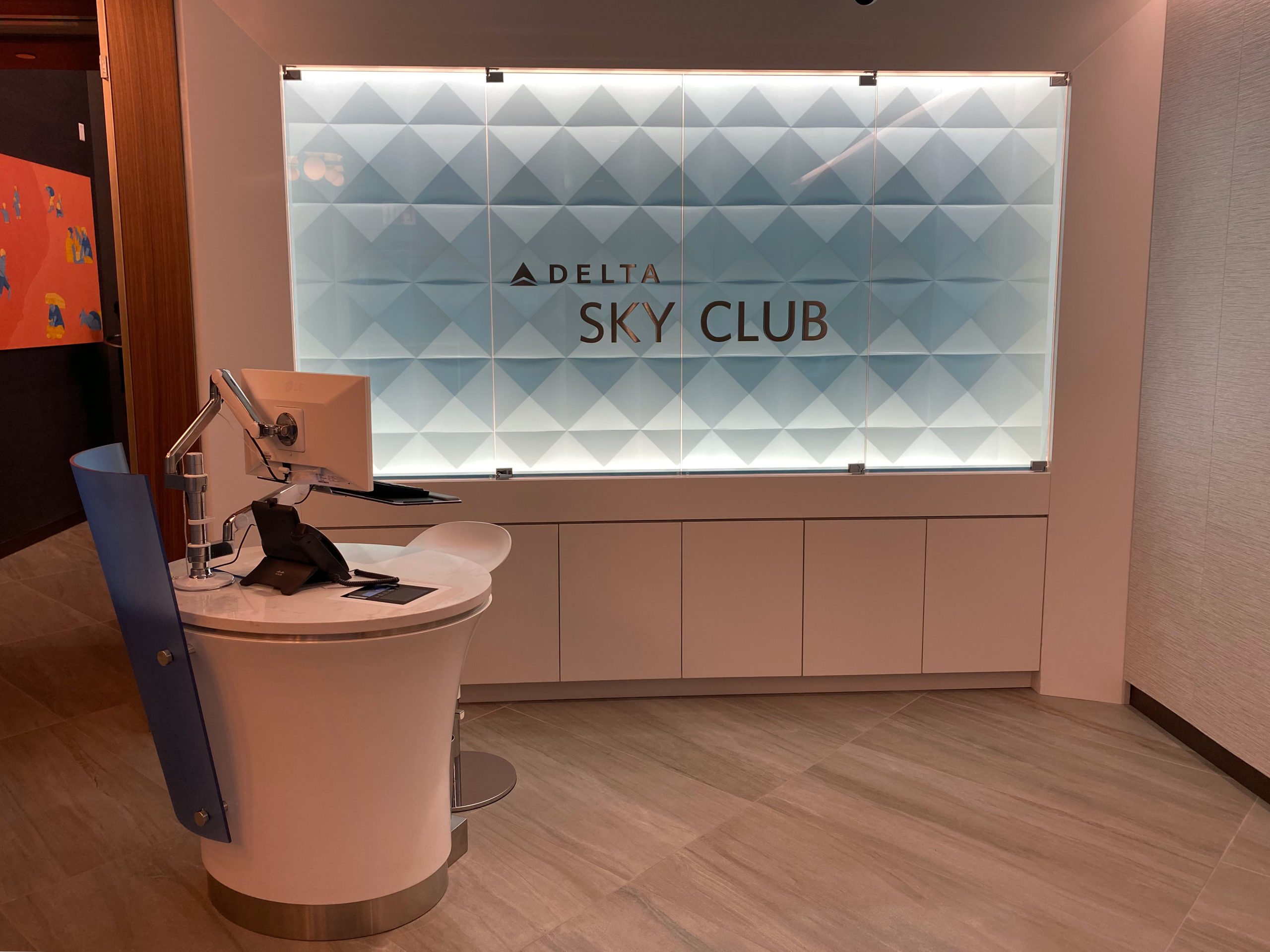 Look Inside: Delta’s New Chicago O’Hare Sky Club Boards Flights Directly From th..