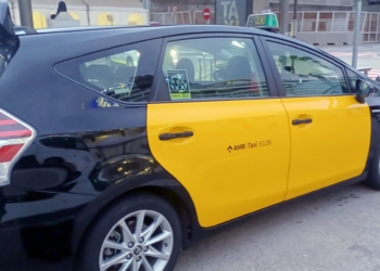 a black and yellow taxi
