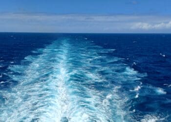 a wake of a boat in the ocean