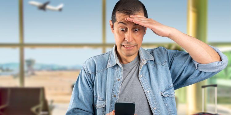 Surprised air traveler (©iStock.com/unaplus_M.Faba)