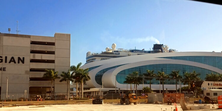 a building with a curved roof