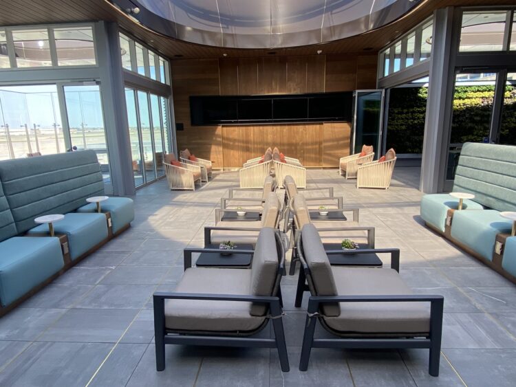 Delta G18 Sky Club Minneapolis