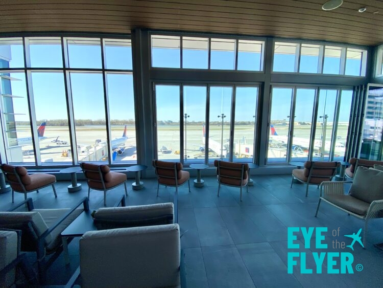 The Sky Deck at Delta Air Lines Sky Club: MSP G Concourse