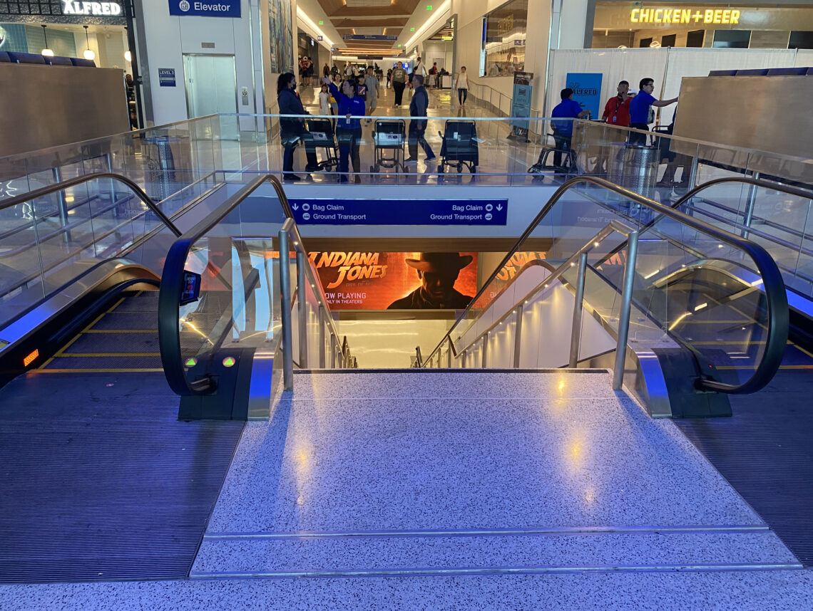 DeltaLAXTerminal3EscaltorBaggageClaim.1 Eye of the Flyer