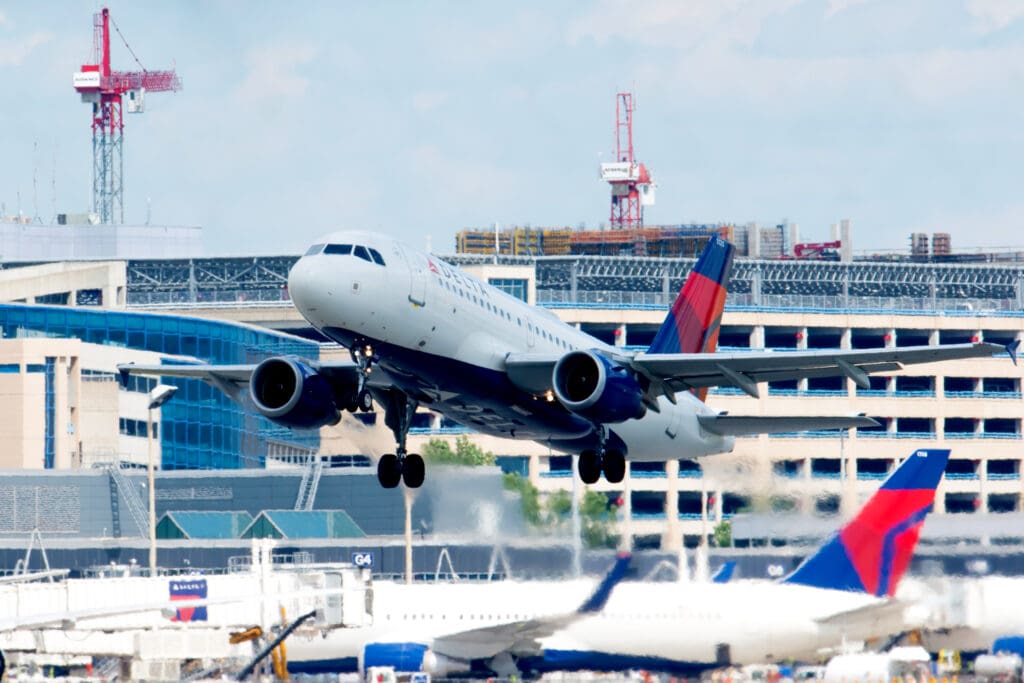 Closeup of airplane aircraft departures taking off from the MSP - Minneapolis / St Paul Airport in Minnesota (©iStock.com/BobGrif)