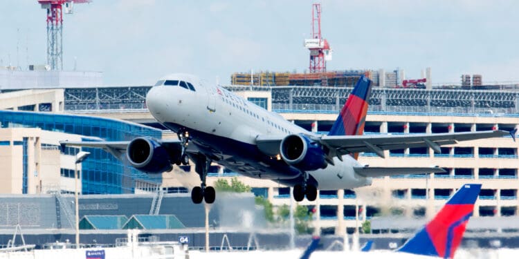 Closeup of airplane aircraft departures taking off from the MSP - Minneapolis / St Paul Airport in Minnesota (©iStock.com/BobGrif)