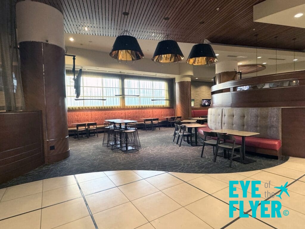 Lobby tables and chairs at the SpringHill Suites Las Vegas Convention Center (© Eye of the Flyer)