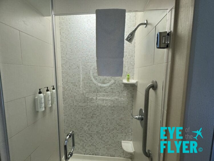 a shower with a towel from the door SpringHill Suites Las Vegas Convention Center (© Eye of the Flyer)
