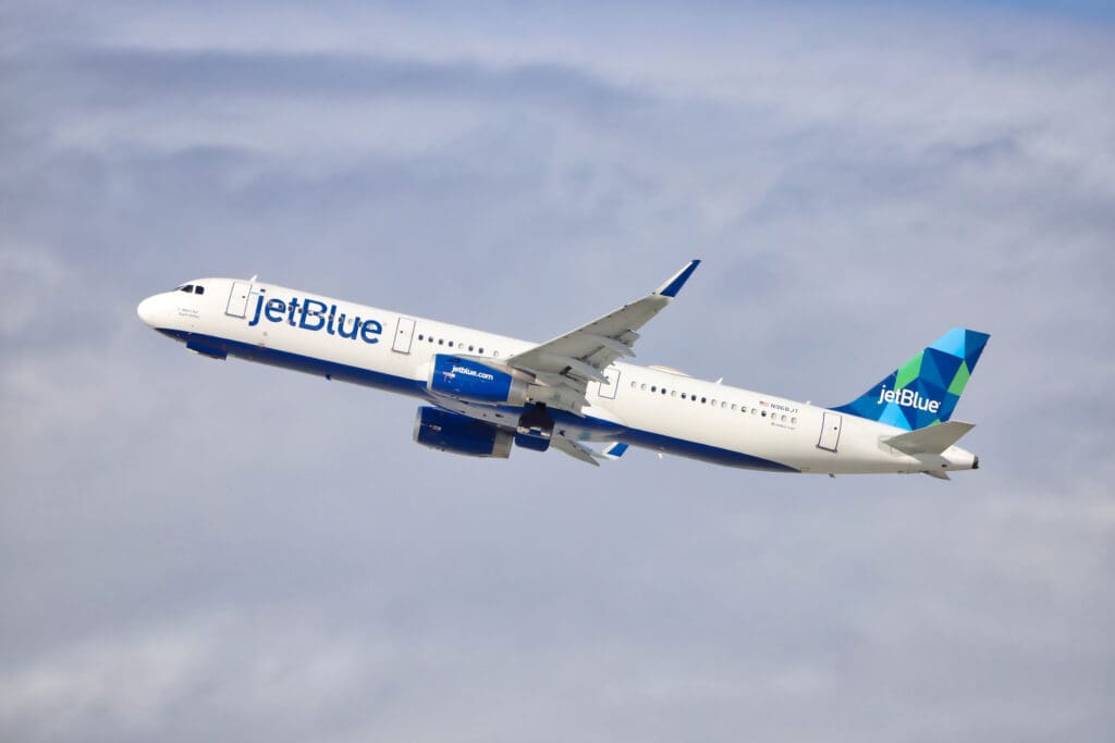 Los Angeles, CA, USA - January 16, 2022: jetBlue Airbus A321 Aircraft, Los Angeles International Airport (LAX). (©iStock.com/Laser1987) 