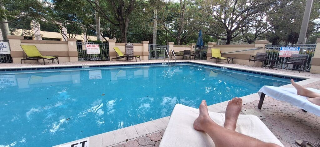 a person's feet on a pool