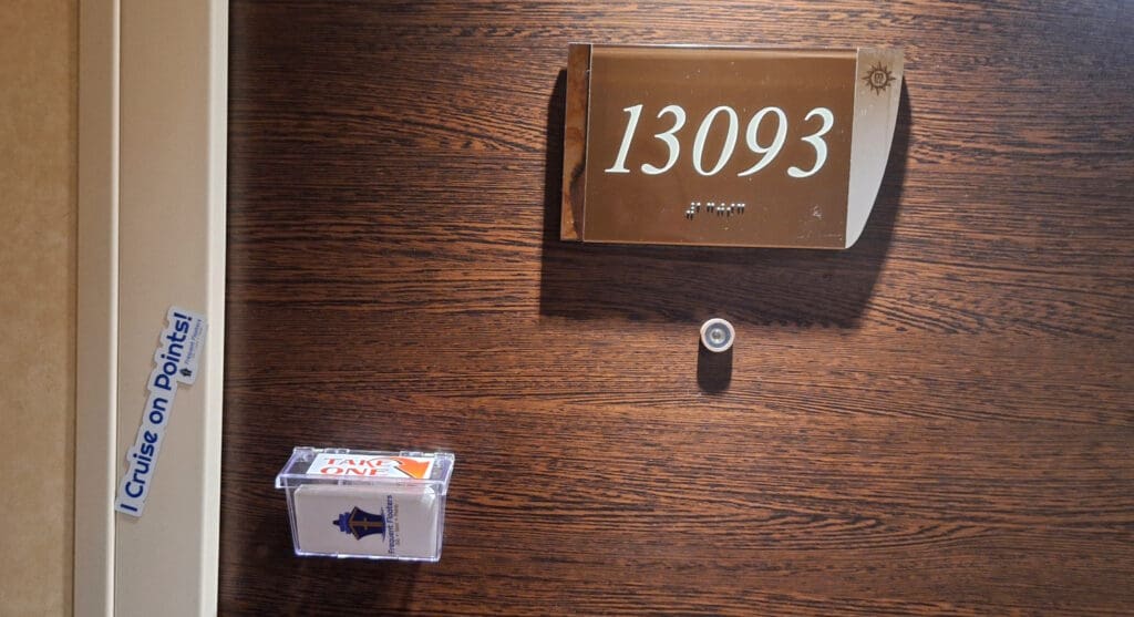 a sign and a card box on a wooden surface