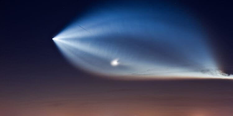 Phoenix, USA. 22nd Dec, 2017. The SpaceX Falcon 9 rocket, launched from Vandenberg Air Force Base as seen over downtown Phoenix, Arizona. The rocket was carrying 10 Iridium NEXT satellites into orbit. (©iStock.com/mdesigner125)