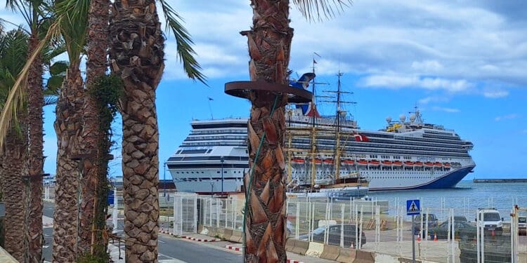 Neither Delta, Nor Carnival Cruise Line Was at Fault Over This Stupid Move by the Passengers! Do You Agree?