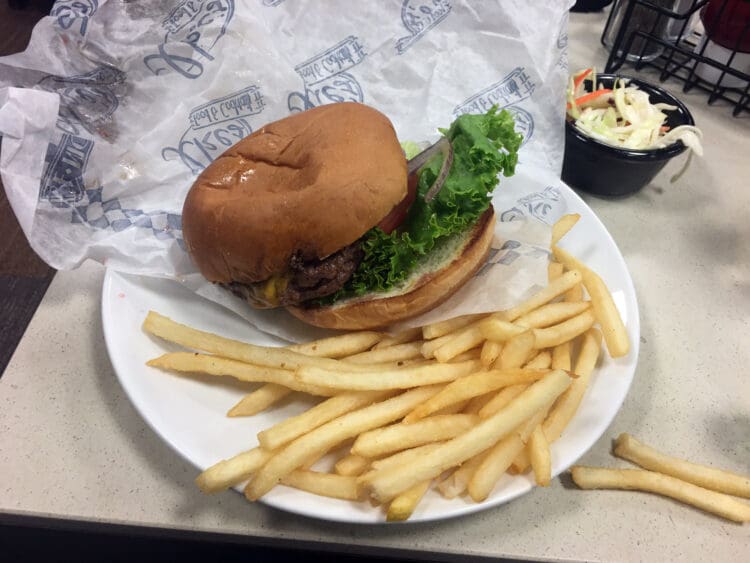 Ike's Clubhouse at Minneapolis-St. Paul International Airport (MSP)