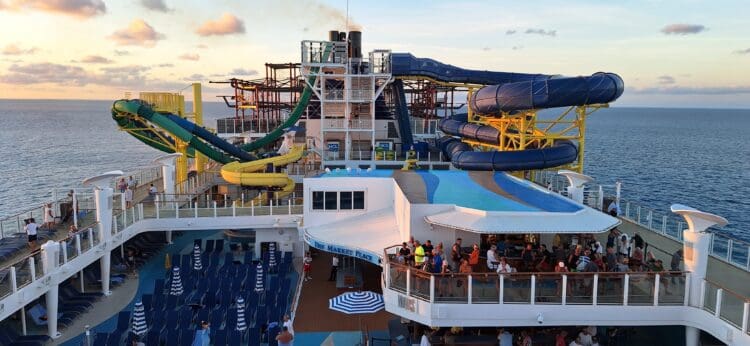 Comparing the Norwegian NCL Vibe Beach Club to Spice H20 Experience
