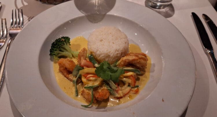 What to Expect from the free Main Dining on the NCL Norwegian Escape – How Good is the Food?