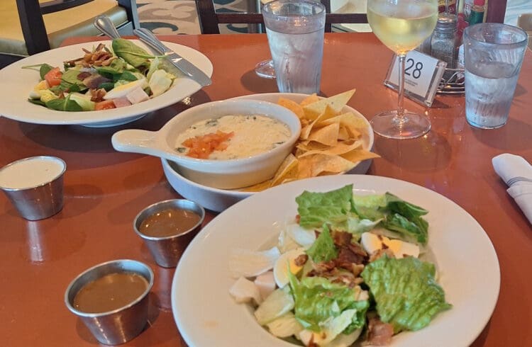 What to Expect from the free Main Dining on the NCL Norwegian Escape – How Good is the Food?