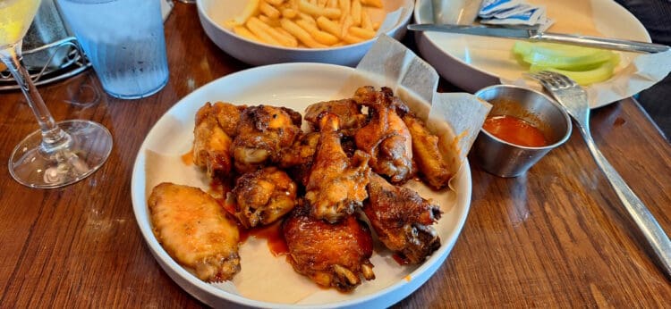 What to Expect from the free Main Dining on the NCL Norwegian Escape – How Good is the Food?