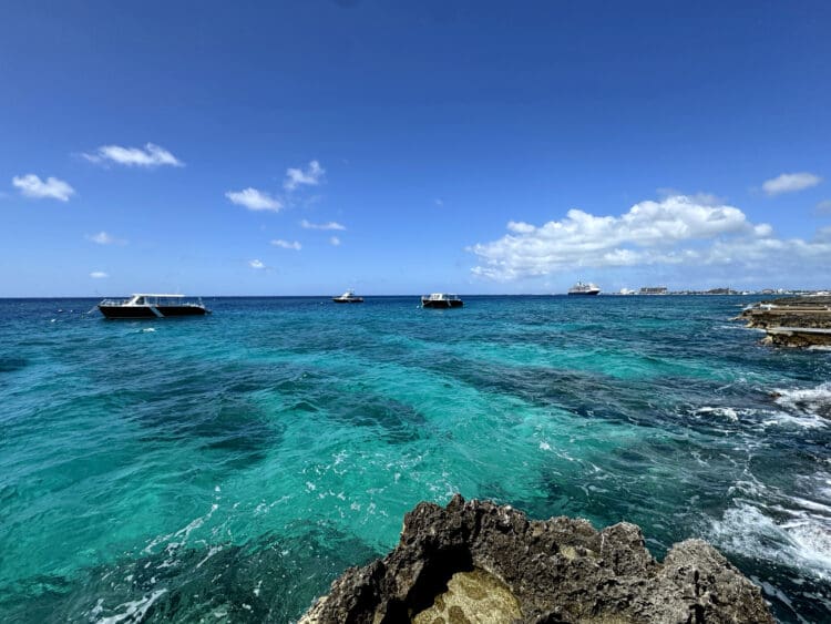 Georgetown, Grand Cayman (©Chris Carley for Eye of the Flyer)