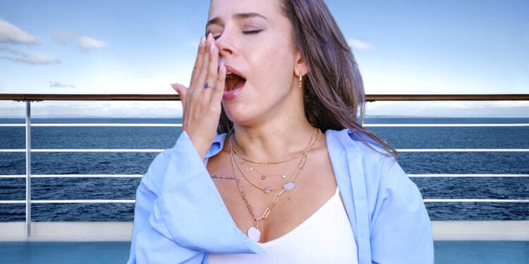 How do time changes work during a cruise?