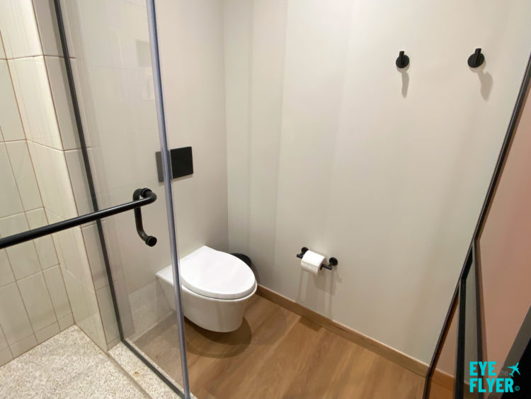 tommie Hollywood bathroom