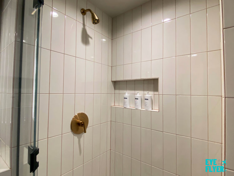 tommie Hollywood bathroom