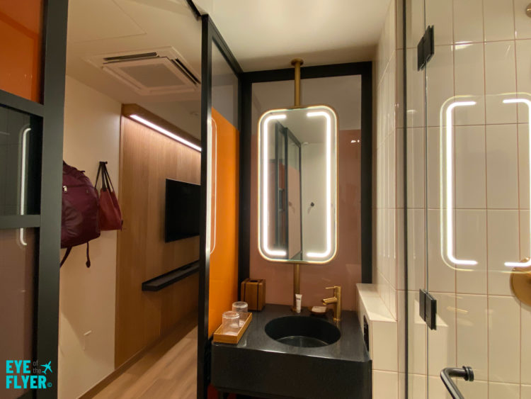 tommie Hollywood bathroom